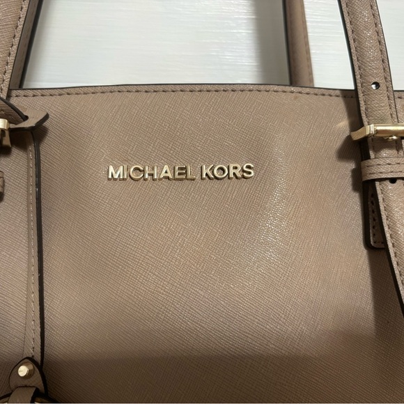 Michael Kors Jet Set Tote – Tan Saffiano Leather – Authenticated – Gold Hardware - Picture 1 of 13